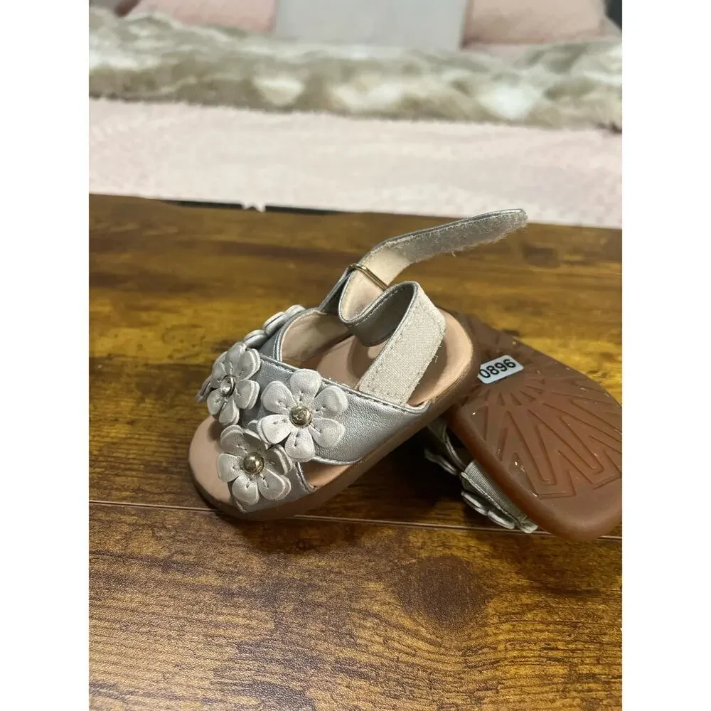 Ugg Baby Girl's 2/3 Allairey Silver Metallic Shimmer Floral Dainty Fairy Sandal